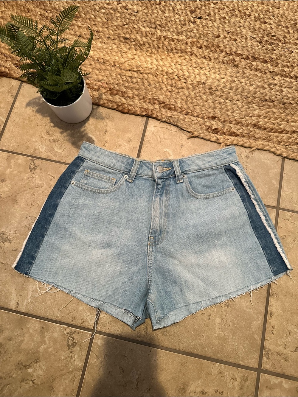 DENIM HIGH WAISTED SHORTS